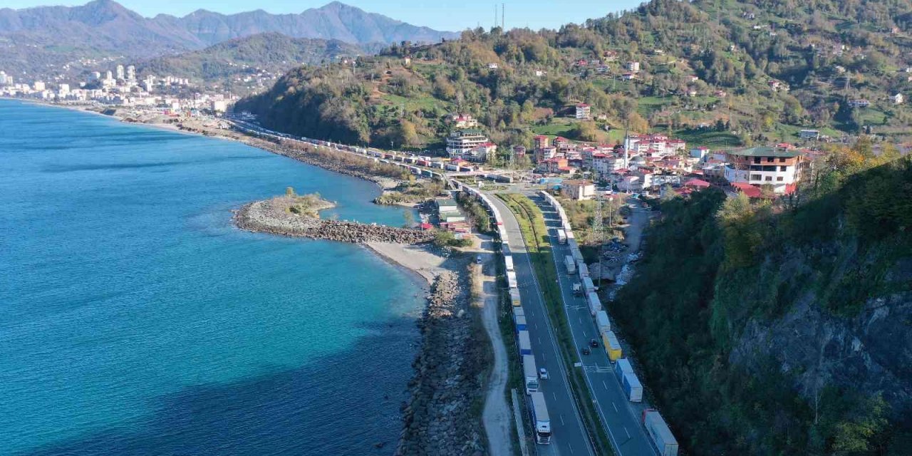 Sarp Sınır Kapısı’nda tır kuyruğu