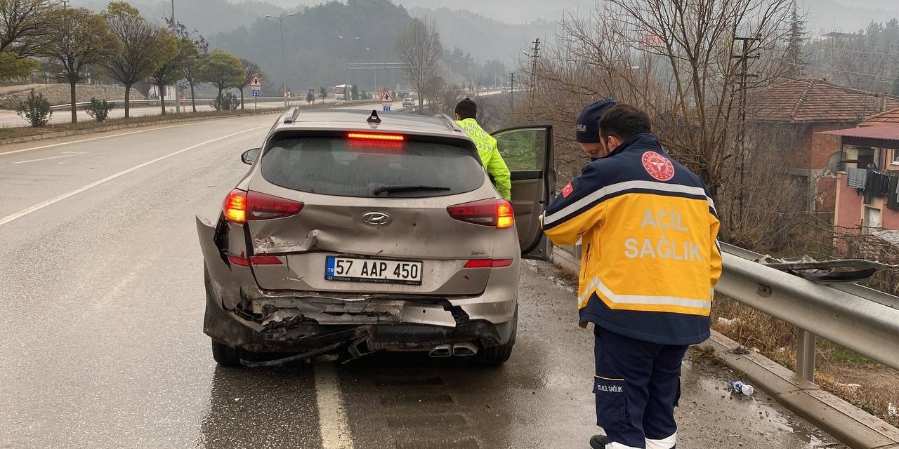 Eşeğe çarpmamak için yavaşlayan cipe otomobil çarptı: 7 yaralı