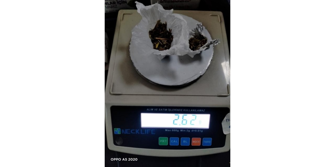 Uyuşturucuyu sigara kağıdına saklamış