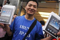 iPad için 60 saat kuyrukta beklediler!