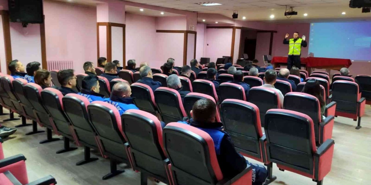Aksaray’da trafik jandarmasından zabıtaya trafik güvenliği eğitimi