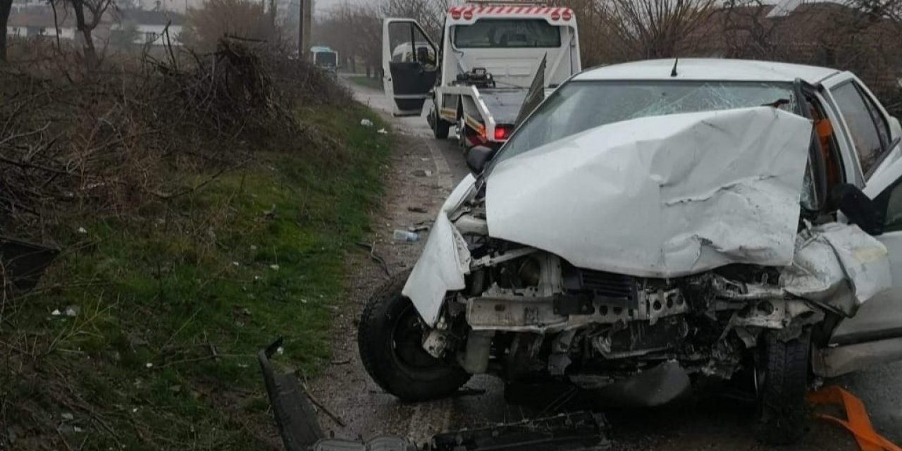 Malatya’da otobüs ile otomobil çarpıştı: 7  yaralı