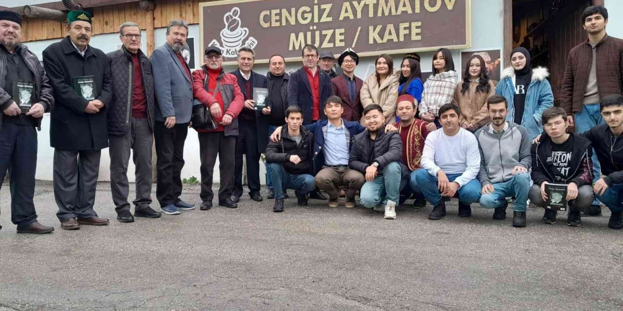 Kırgız yazar Cengiz Aytmatov 84’üncü doğum gününde anıldı