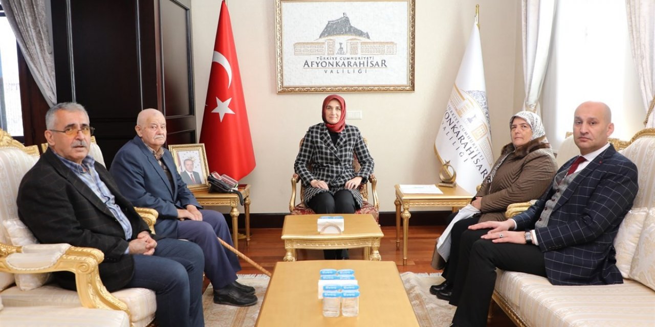 Vali Yiğitbaşı yeni hafta mesaisine şehit yakınlarını kabul ederek başladı