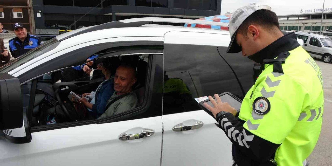 Emniyetten kış lastiği denetimi ve ‘KADES’ bilgilendirmesi