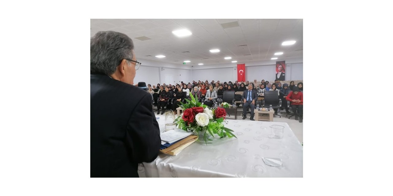 Eski Bakan Güçlü’den öğrencilere tavsiyeler