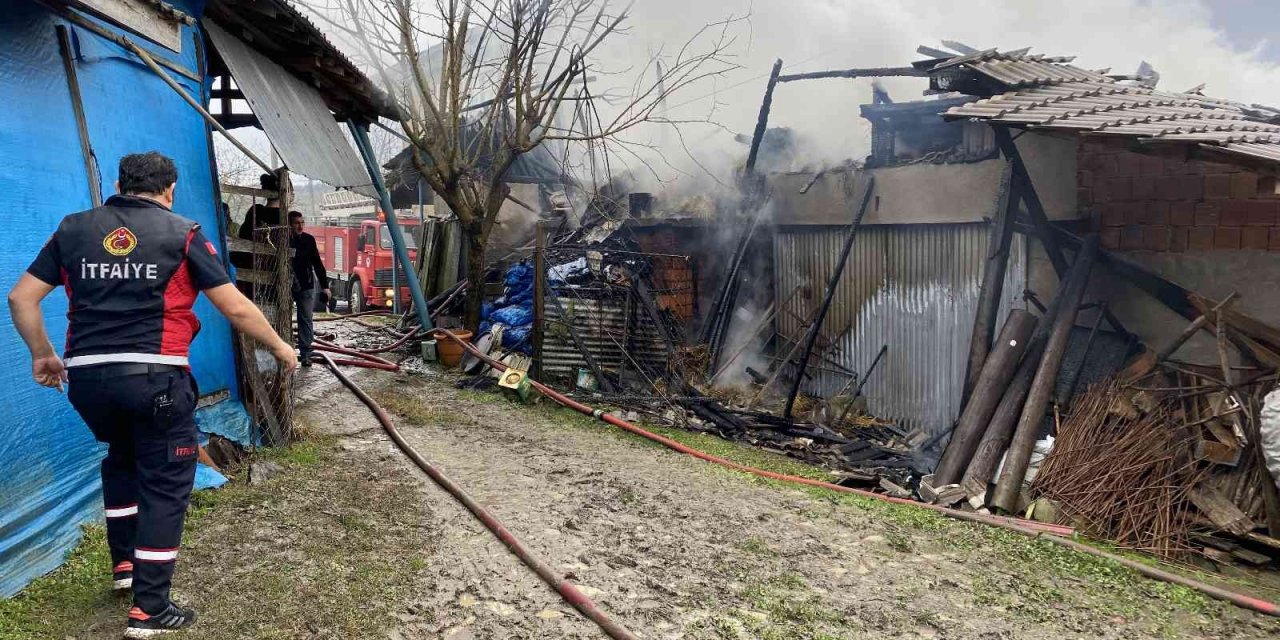 Ahır yangını hızlı müdahale ile söndürüldü