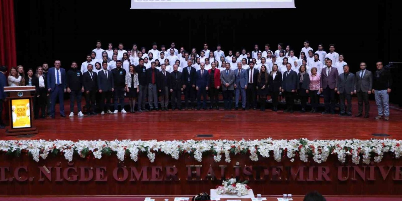 Üniversitede aşçılık önlüğü giyme töreni yapıldı