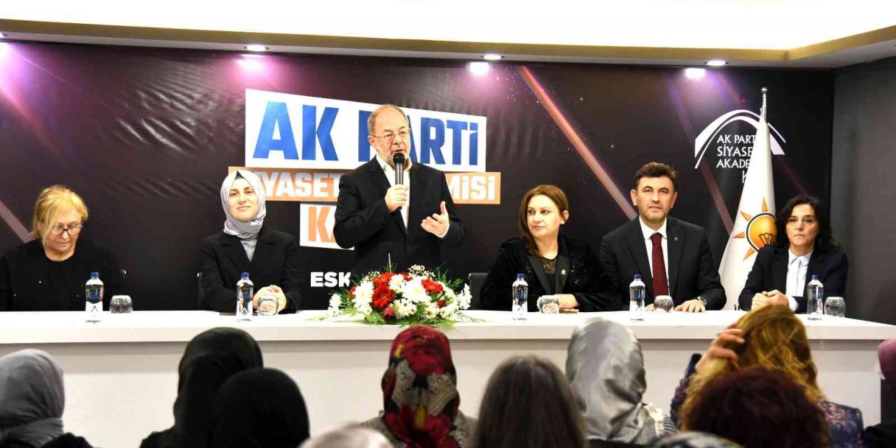 AK Parti Eskişehir’de ‘Siyaset Akademisi Kadın’ programı gerçekleştirildi