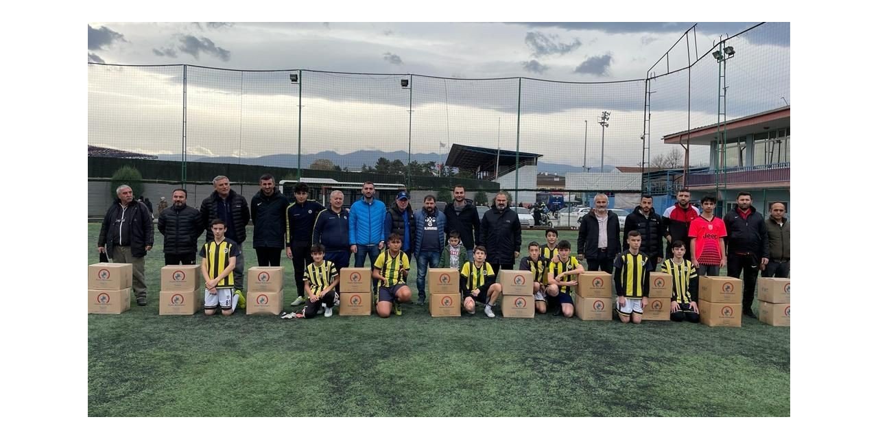 Düzce Belediyesinden 23 kulübe 552 eşofman