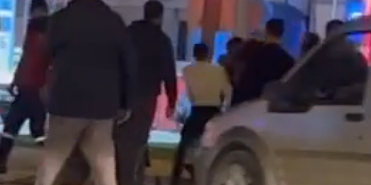 Kadını taciz eden şahsa meydan dayağı kameraya yansıdı