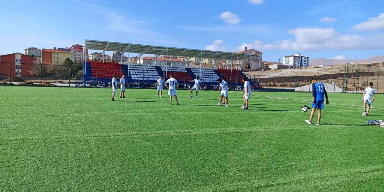 Pınarbaşı ve Sarıoğlan yeni stat için gün sayıyor