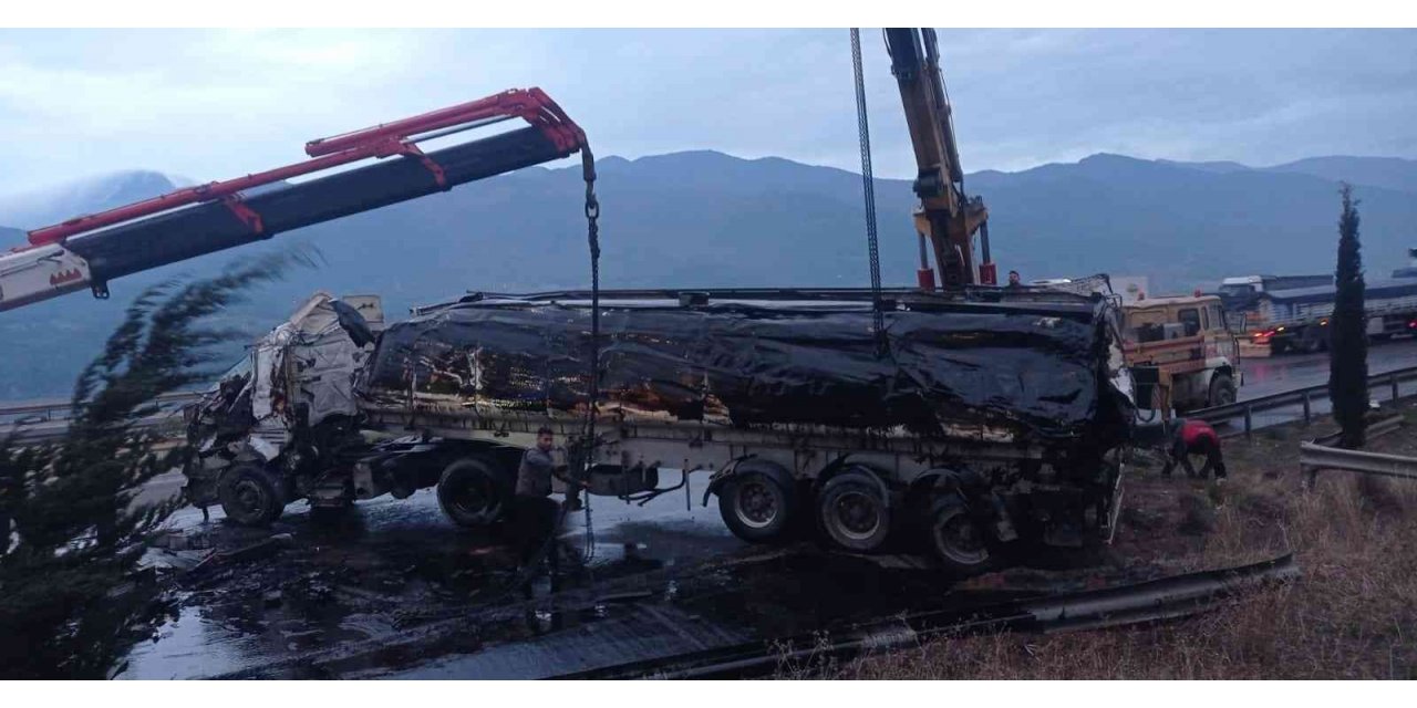 Petrol yüklü tanker ile cip çarpıştı: 3 yaralı