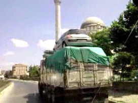 Yurdum insanı otomobil de taşır - Video