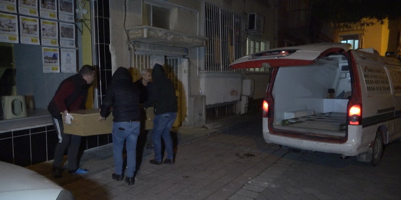 Bir çocuk annesi kadın evinde ölü bulundu