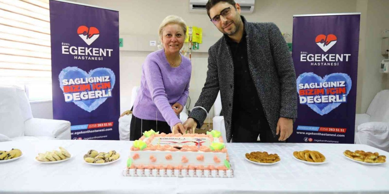 Egekent Hastanesi Tıbbi Onkoloji Bölümü kuruluşunu hastalarıyla birlikte kutladı
