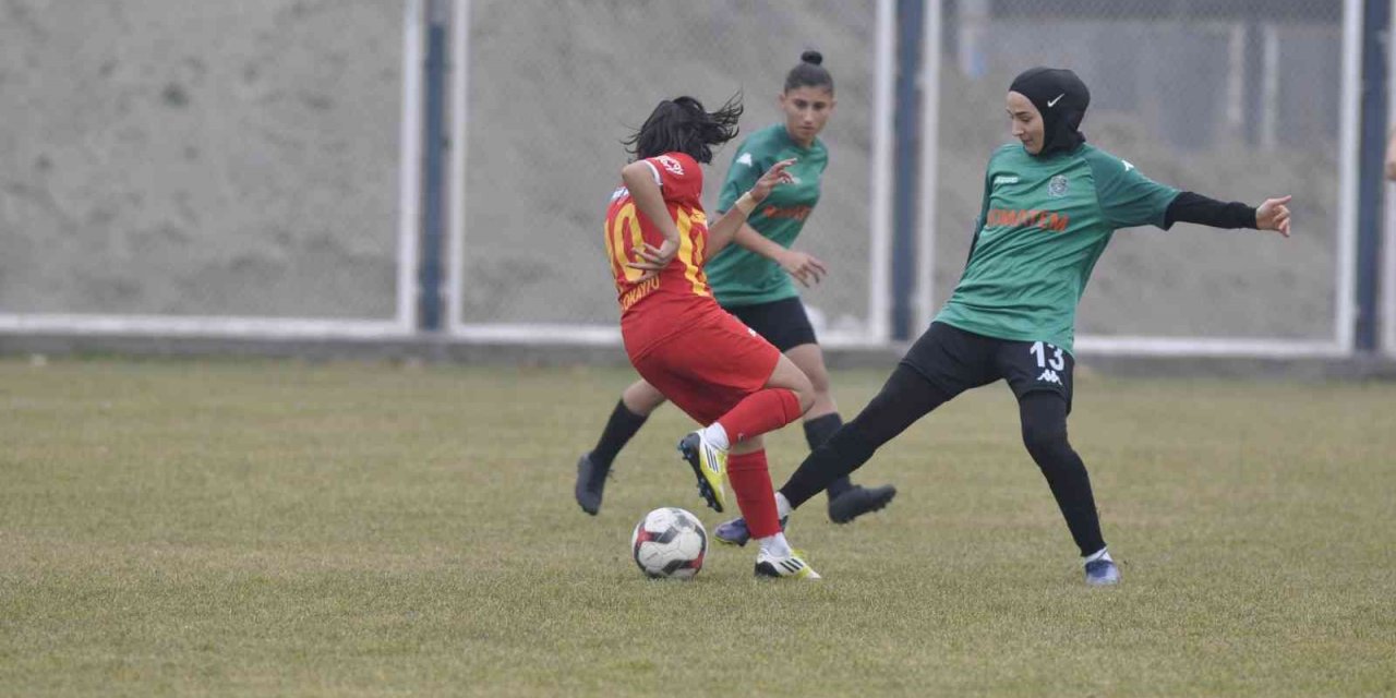 Kadınlar 1. Futbol Ligi: Kayseri Kadın Futbol: 0 - Kocaeli Kadın Futbol: 0