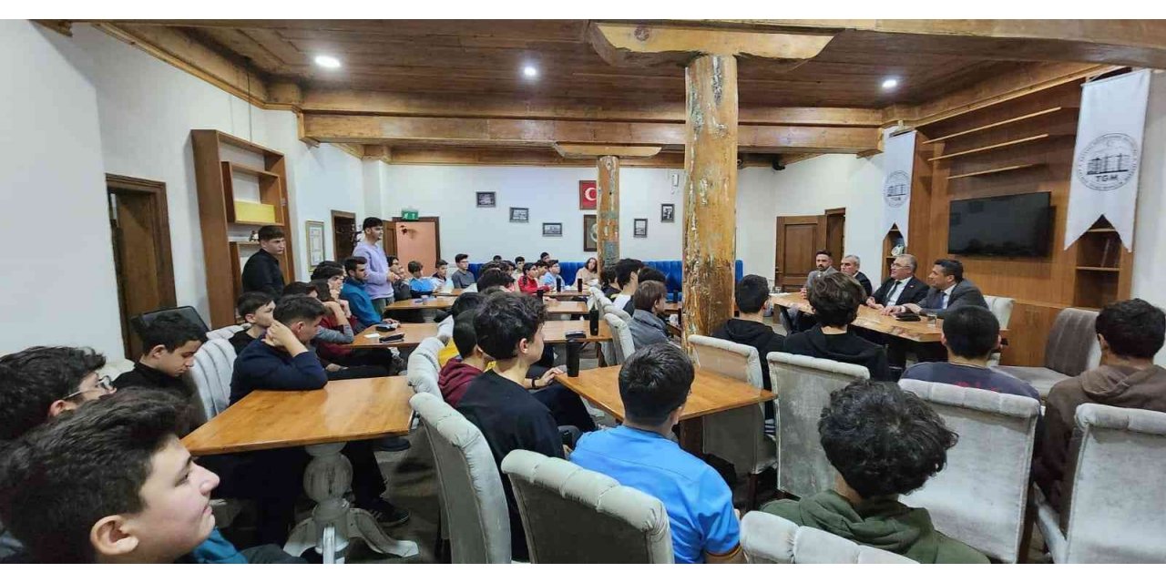 ’Kariyer Günleri’ne Milli eğitim Müdürü Konuk Oldu