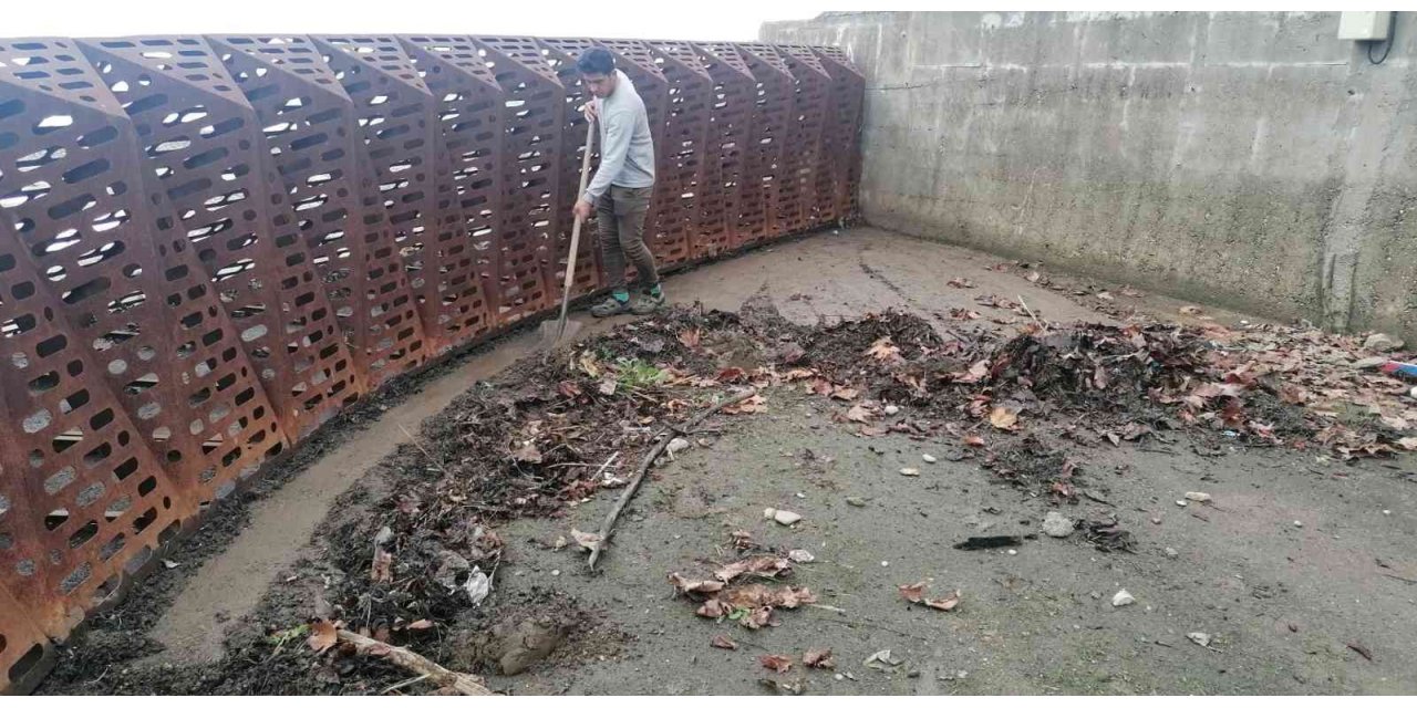 Atık tutucu sistem ile çöplerin denize ulaşması engelleniyor
