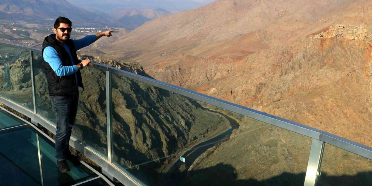 İç Anadolu’nun en yükseği, ziyaretçilerine bin yıllık Türk izlerini seyir imkanı sunuyor