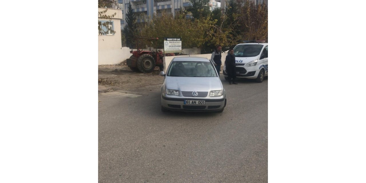 Motosiklet ile otomobil çarpıştı: 1 yaralı