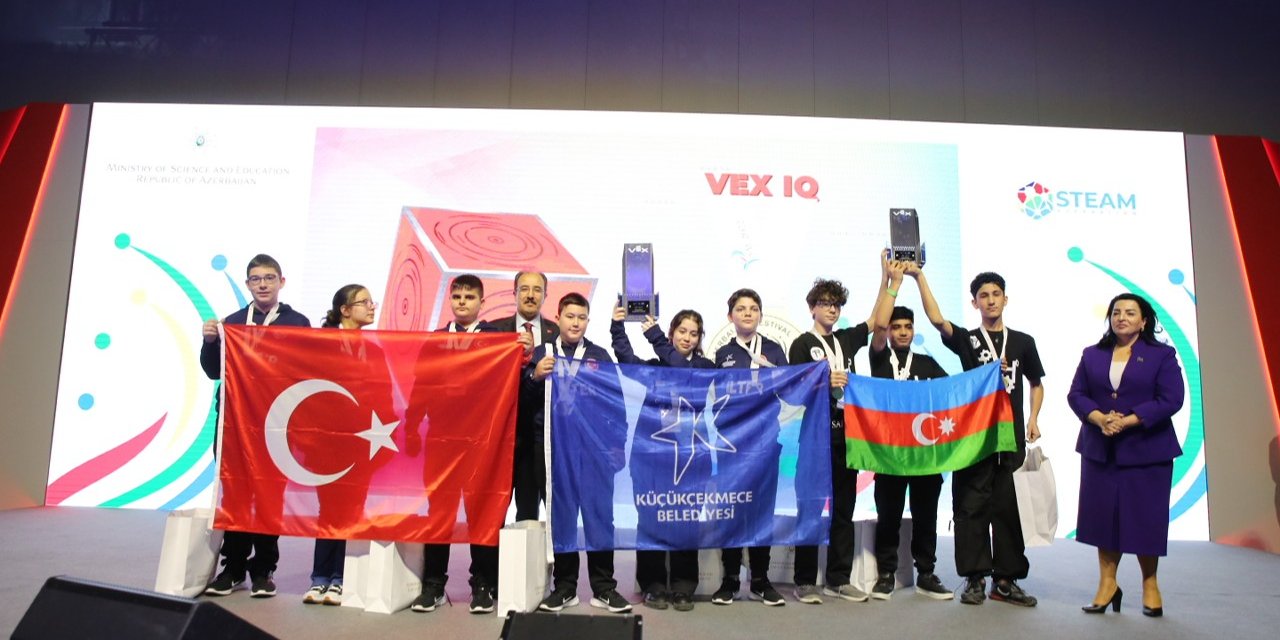 Küçükçekmeceli öğrenciler, Bakü’den şampiyonlukla döndü