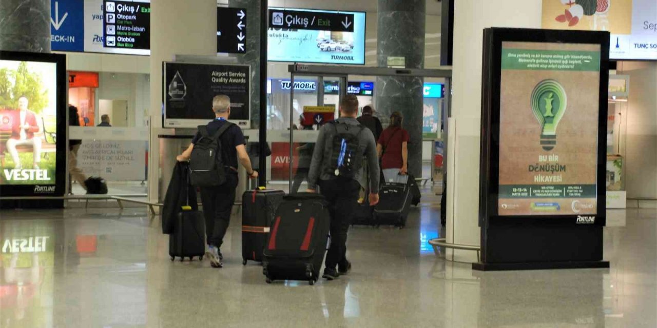 İzmir Adnan Menderes Havalimanında 11 ayda 9 milyonu aşkın yolcuya hizmet verildi