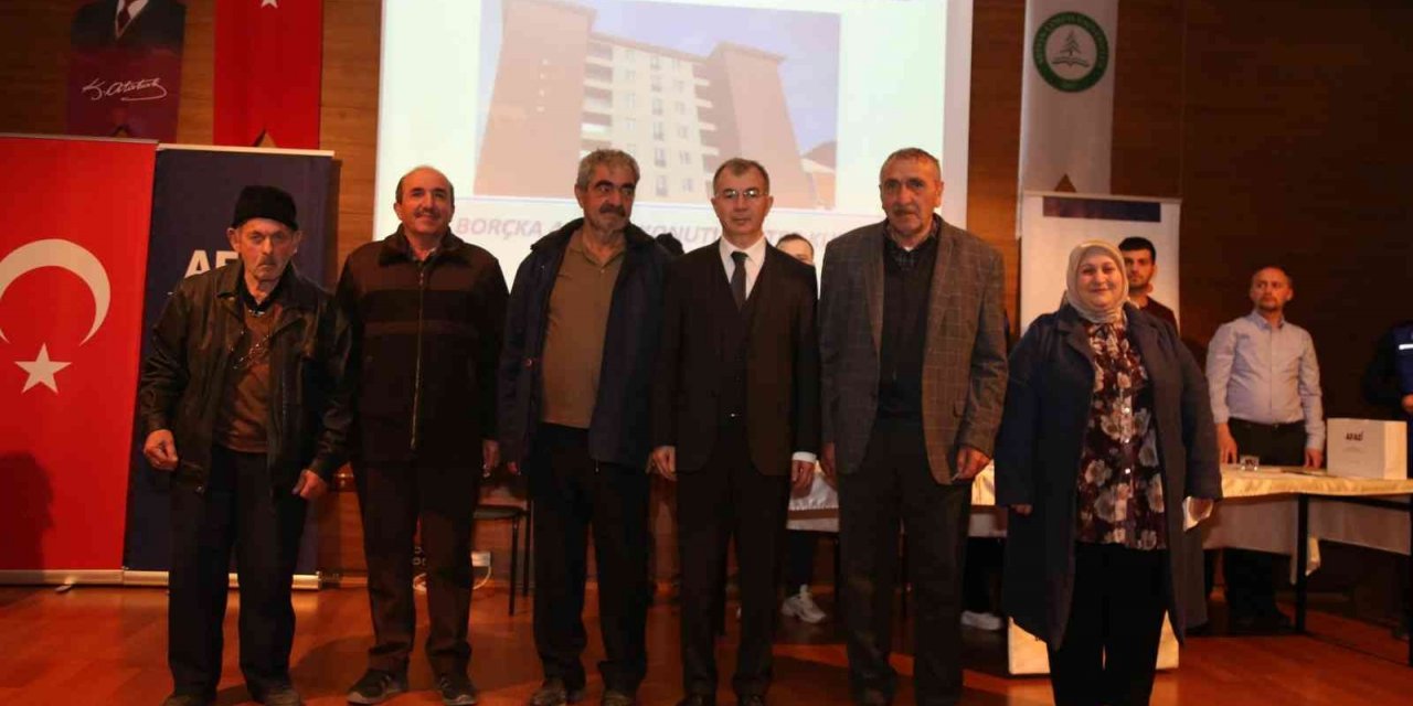 Artvin’in Borçka ilçesinde 44 afet konutunun anahtar teslim töreni yapıldı