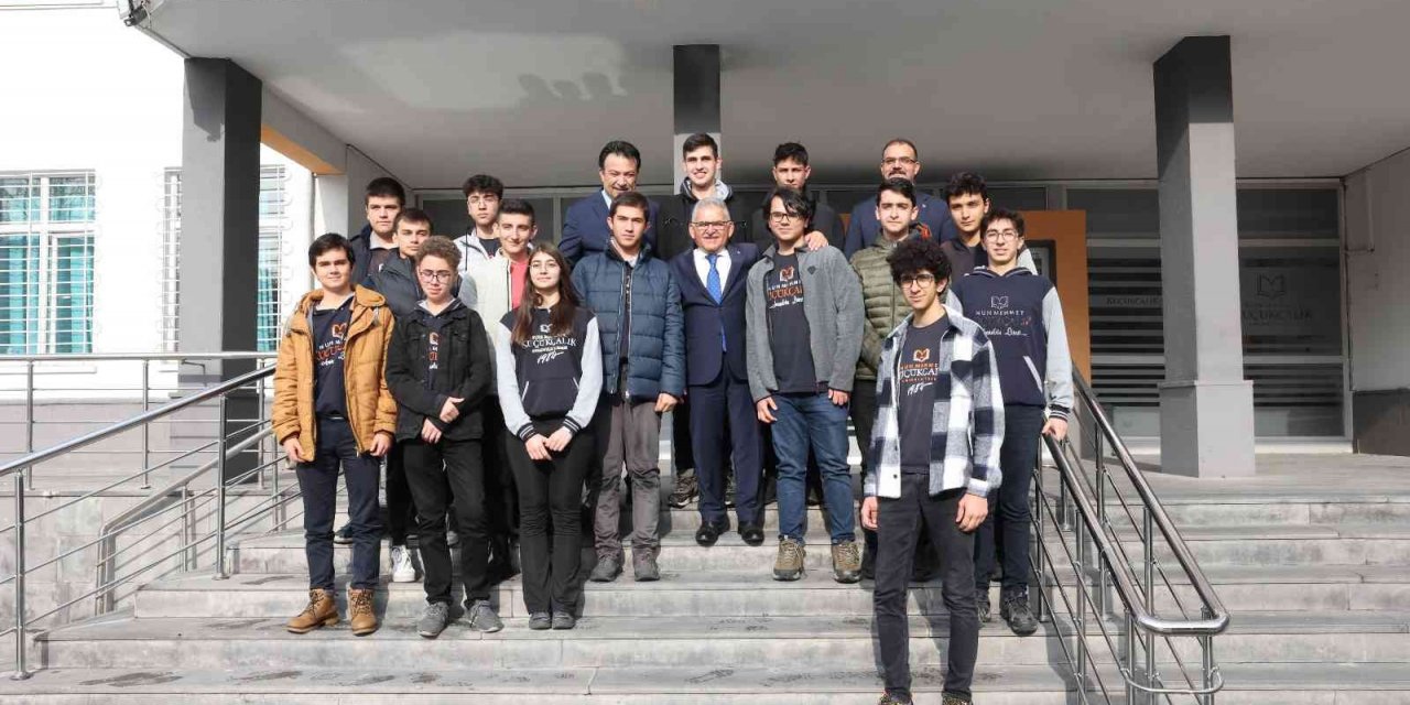 Genç dostu Başkan, öğrencilerle buluştu