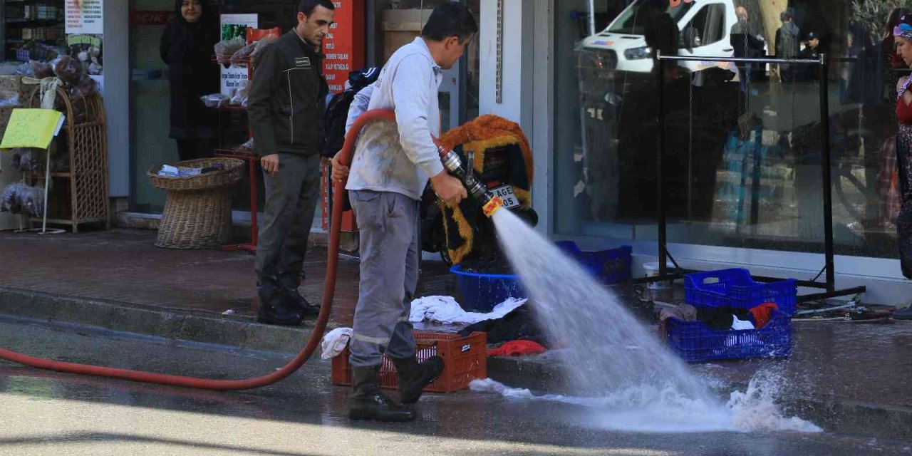 Kumluca’da selin izleri siliniyor