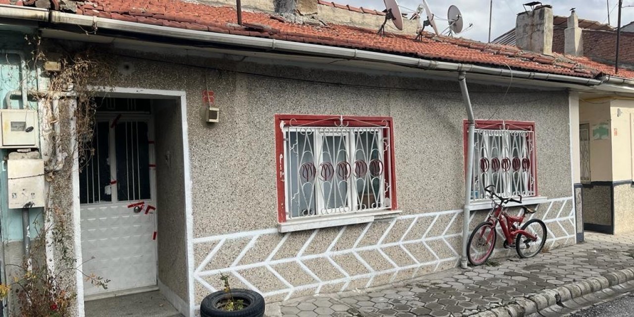 Hırsızlık için girdiği evin sahibini öldürdü