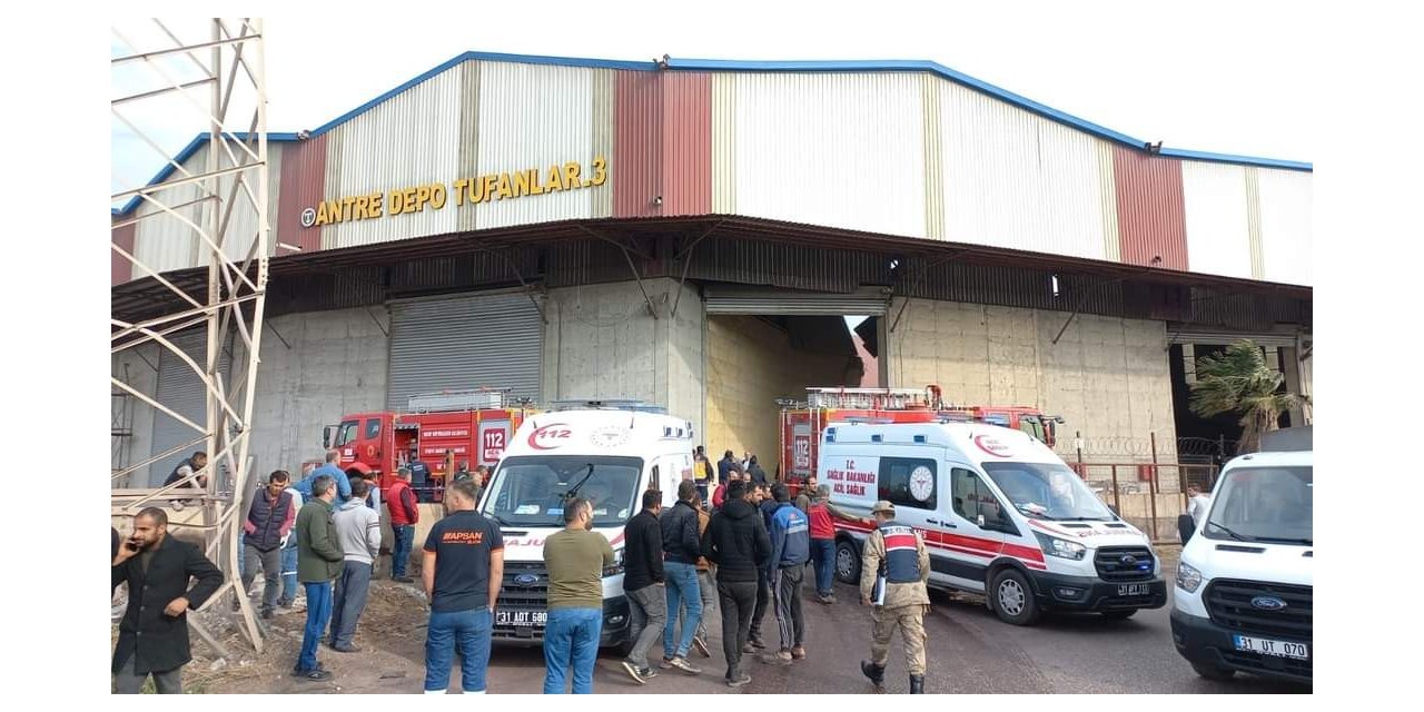 İskenderun’da antrepo çatısının çökmesi sonucu yaralanan işçilerden biri hayatını kaybetti