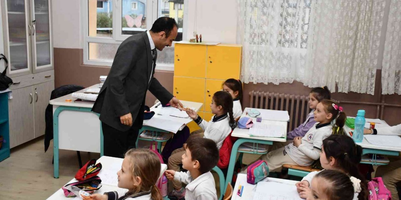 Başkan Usta’dan öğrencilere yerli malı haftası hediyesi