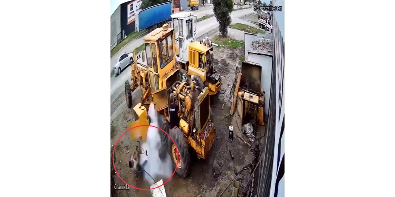 Greyderin lastiğinin patlaması kamerada