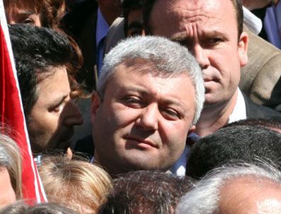 Az kaldı dayanın