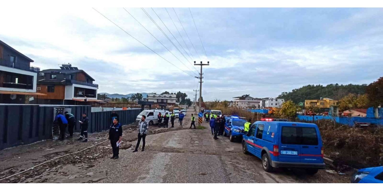 Fethiye’de kaçak yapılar yıkılıyor
