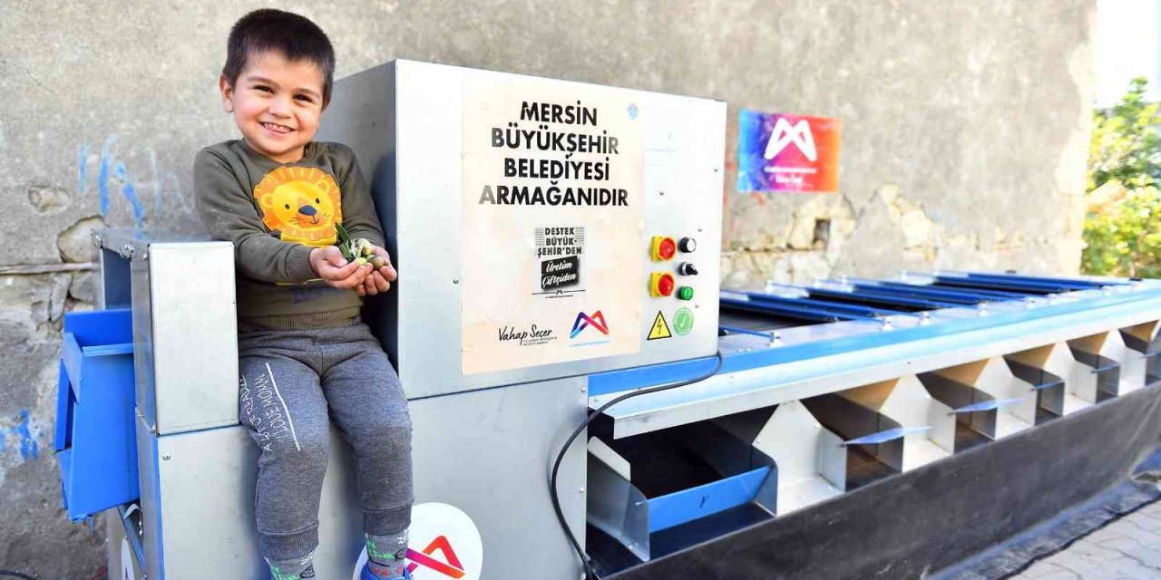 Mersin’de zeytin üreticilerine zeytin boylama makinesi desteği