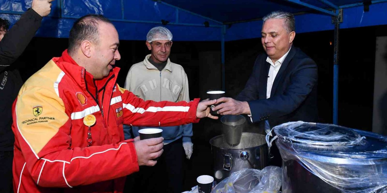 Muratpaşa’da her gün iki noktadan sıcak çorba