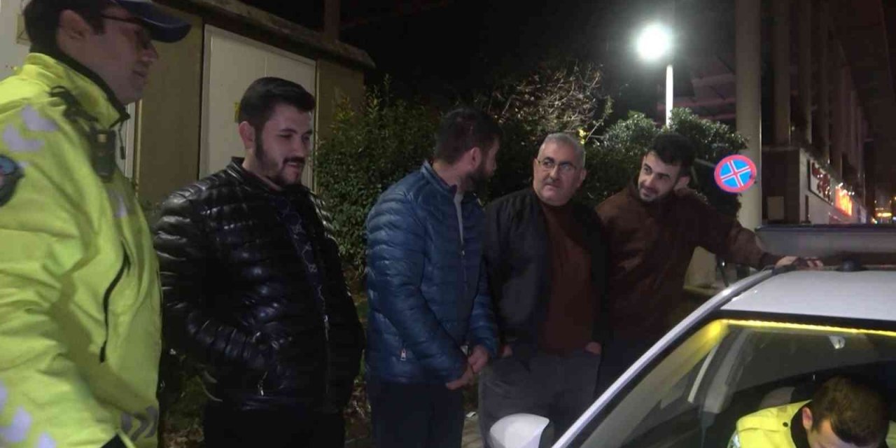 Her gelen alkollü çıktı...Trafik polisine yakalanan babasını kurtarmak için geldi o da alkollü çıktı
