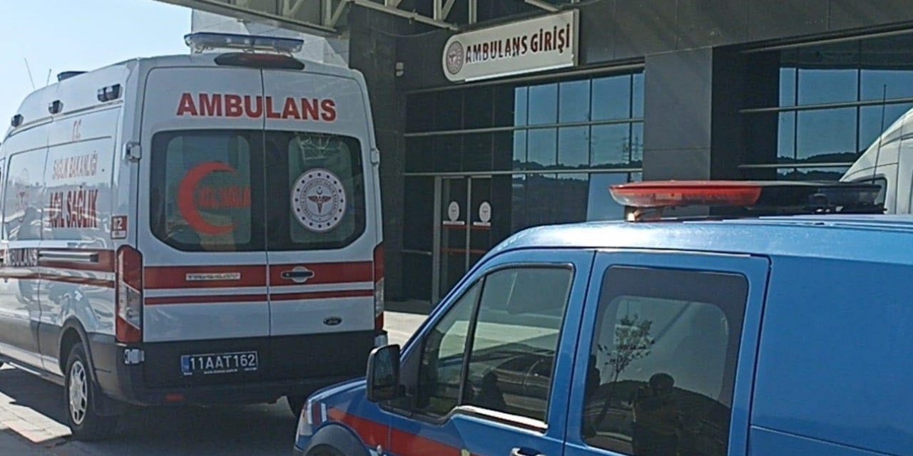 Morg girişinde yaşanan trafik kazasında 1 kişi yaralandı