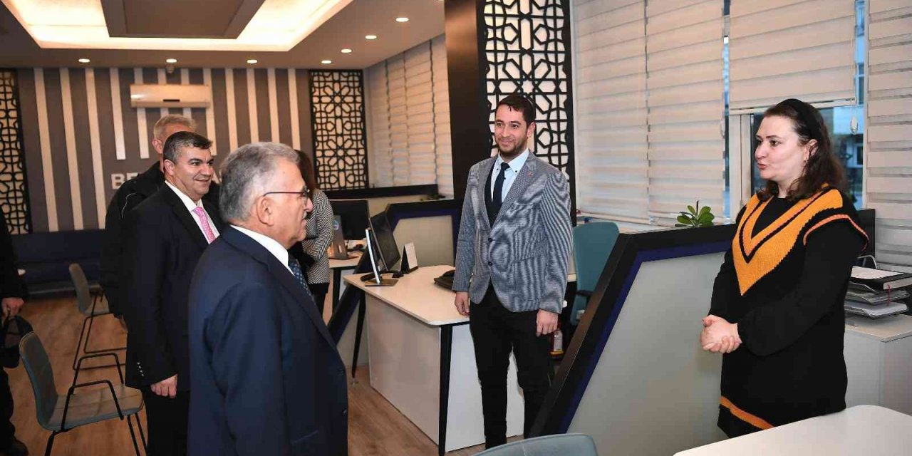 Başkan Büyükkılıç, Alo 153 ve Beyaz Masa’yı ziyaret etti