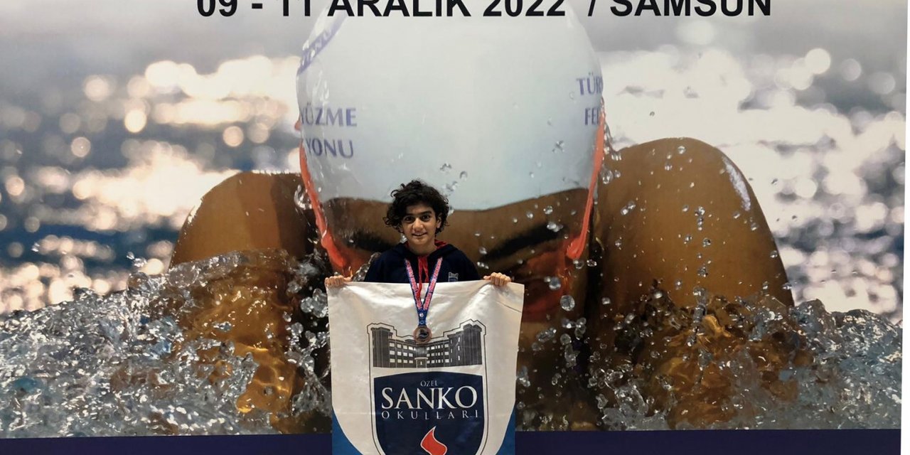 SANKO okulları öğrencisi yüzmede bronz madalya kazandı