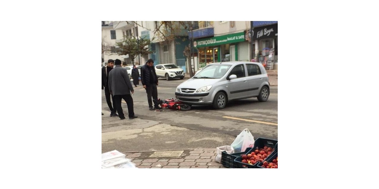 Otomobil ile elektrikli bisiklet çarpıştı: 1 yaralı