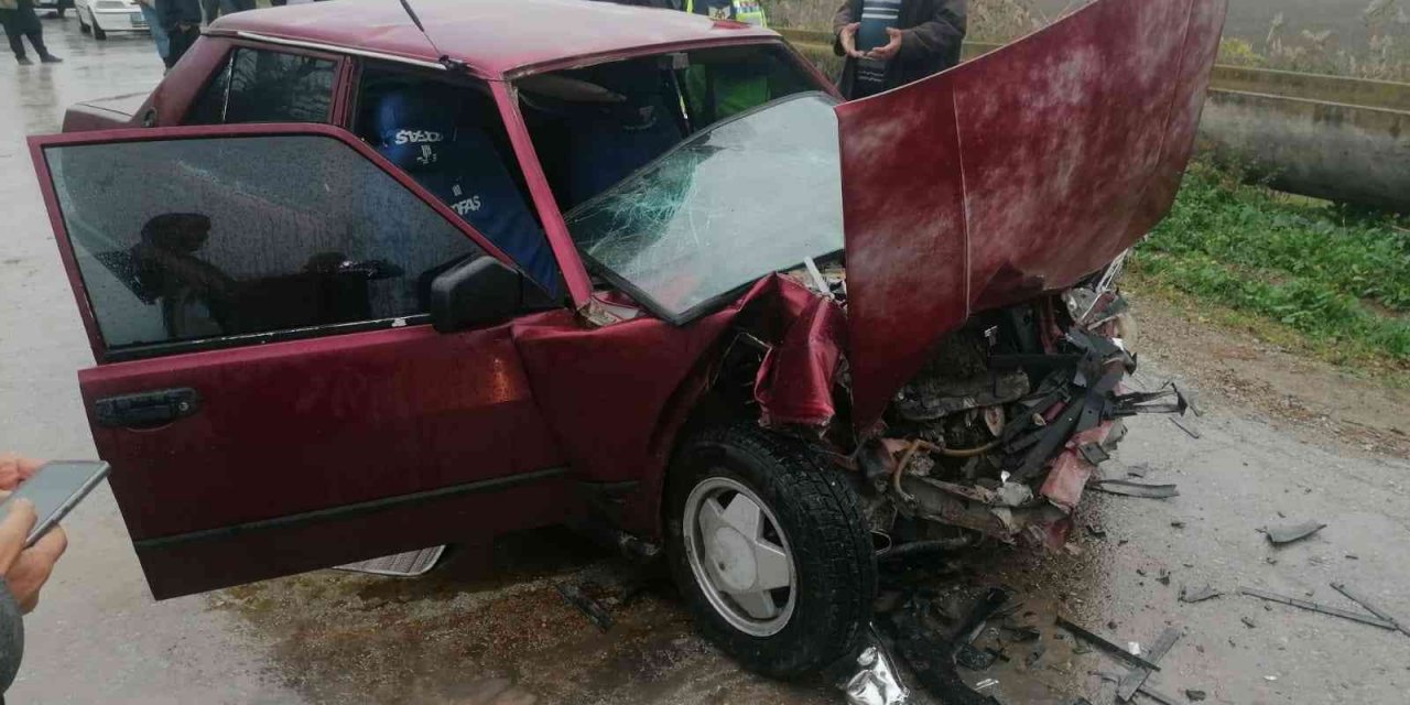 Kamyon ile otomobil çarpıştı: 2 yaralı