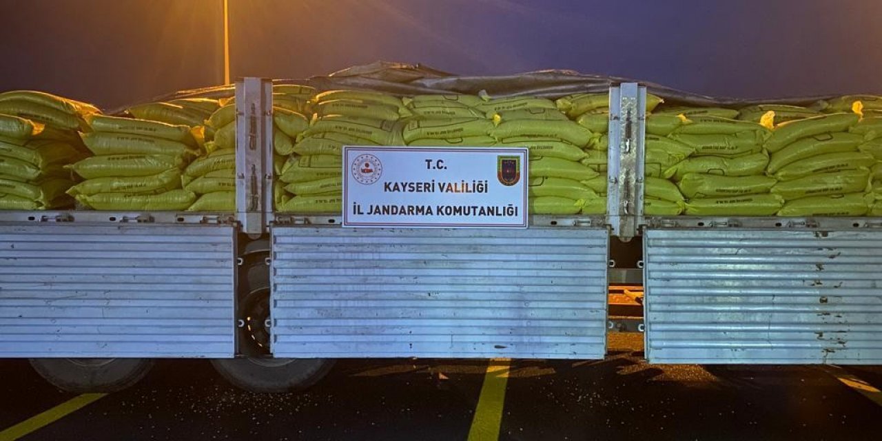 Yol kontrolü uygulamasında durdurulan tırda 26 ton sahte gübre bulundu