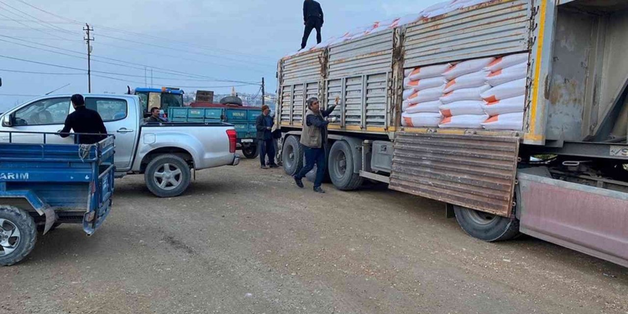 Mut’ta çiftçiye arpa tohumu desteği