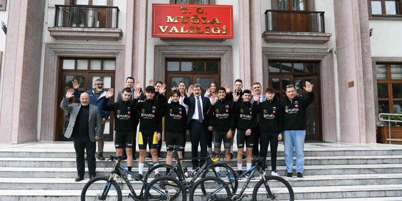 Vali Tavlı bisikletçileri ağırladı