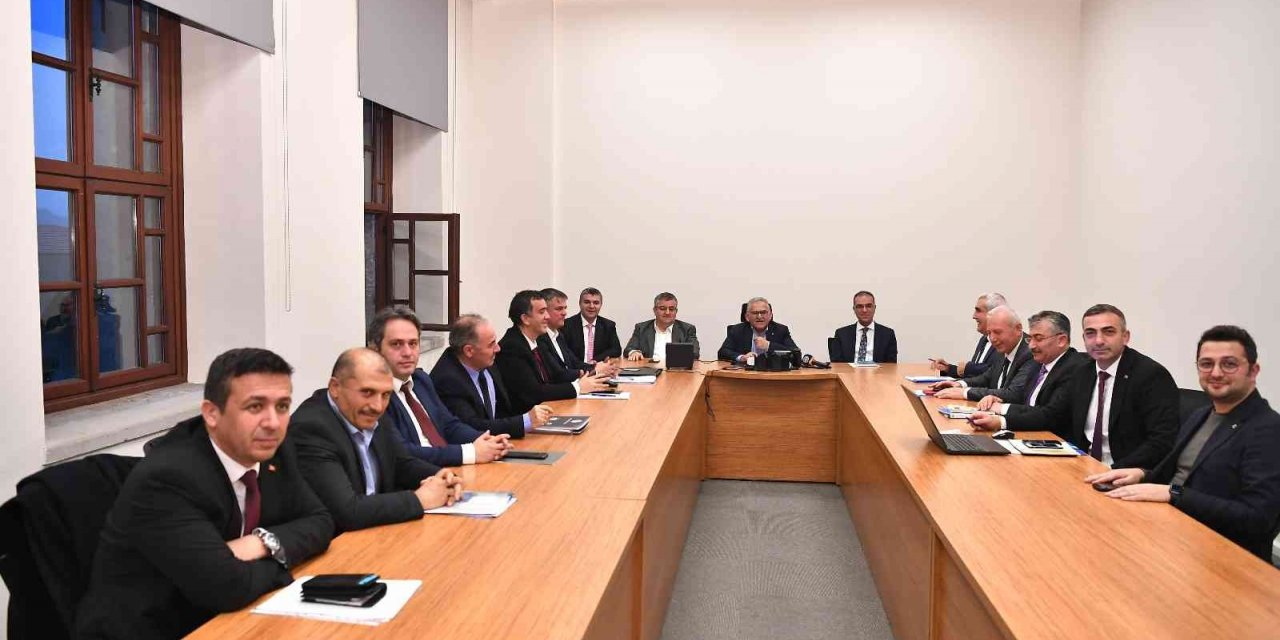Başkan Büyükkılıç’tan 9 Saatlik Yatırım Toplantısı
