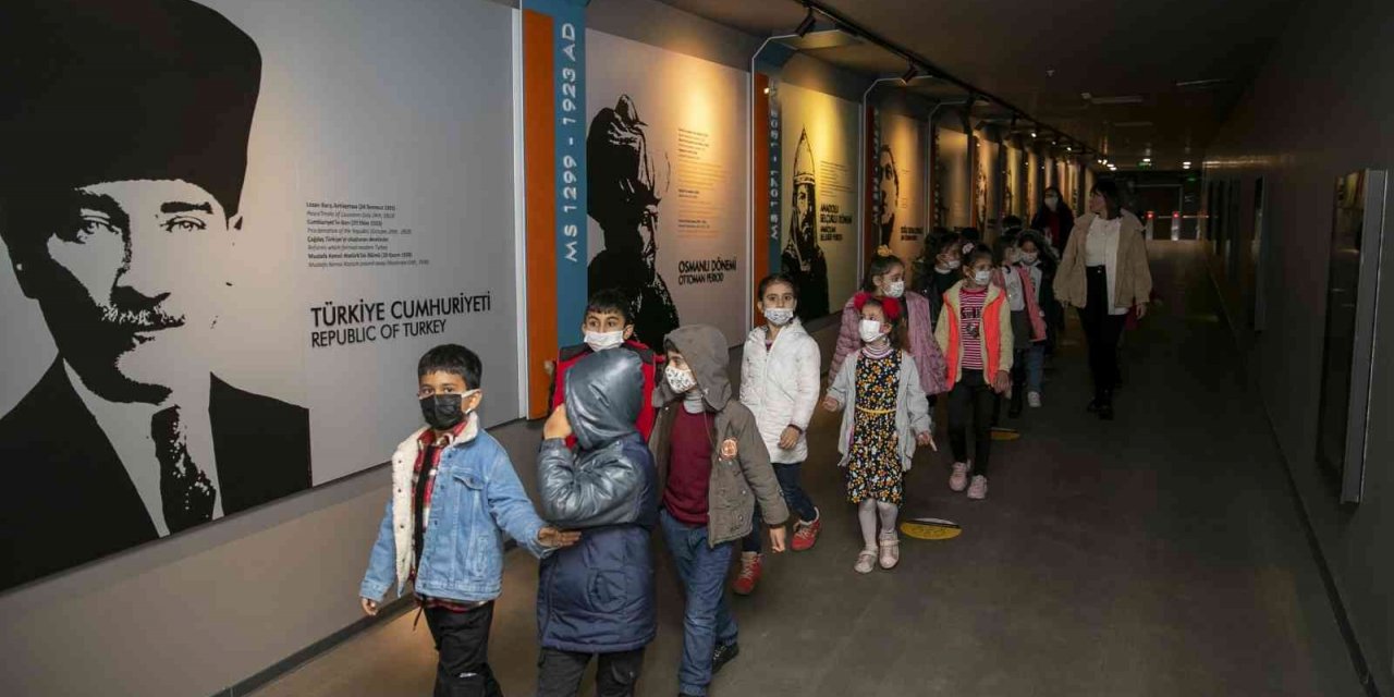 Minikbüs projesiyle Mersin’deki öğrenciler kent turu yapıyor