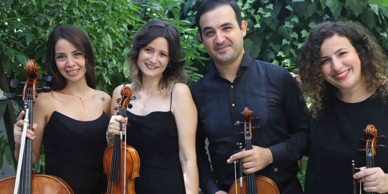 İzmir Ekonomi’den yeni yıla özel program